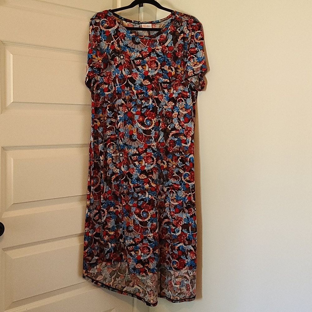 Like new Carly Blue, black, red, gray floral print
